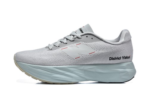 뉴발란스 x 디스트릭트 비전 퓨어셀 SC 엘리트 v5 펄 그레이 레드 - D 스탠다드 New Balance x District Vision FuelCell SC Elite v5 Pearl Grey Red - D Standard  NB262625-10 남/여