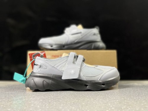 뉴발란스 브리즈 SD2202 New Balance Breeze SD2202GR2 우먼스