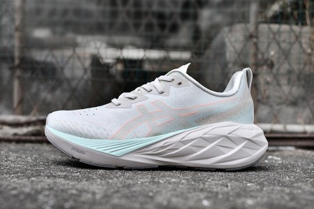 아식스 노바블라스트 4  Asics Novablast 4  AC26062903  남/여