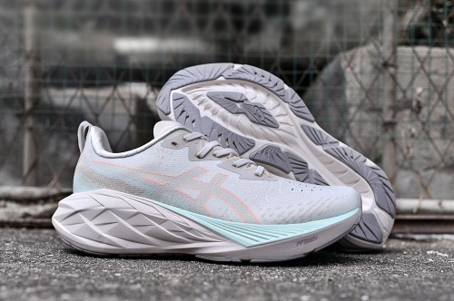 아식스 노바블라스트 4  Asics Novablast 4  AC26062903  남/여