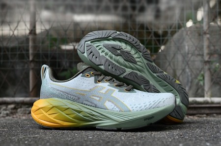 아식스 노바블라스트 4  Asics Novablast 4  AC26062911 남/여