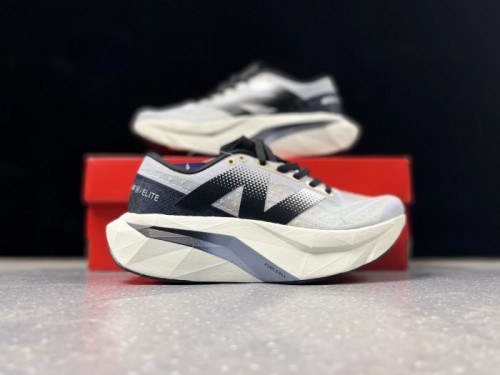 뉴발란스 퓨어셀 레벨 v4  New Balance Fuelcell Rebel v4  MFCPZSW  남/여