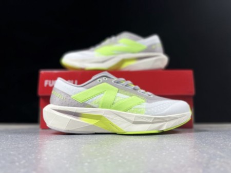 뉴발란스 퓨어셀 레벨 v4  New Balance Fuelcell Rebel v4  MFCXSB4 남/여