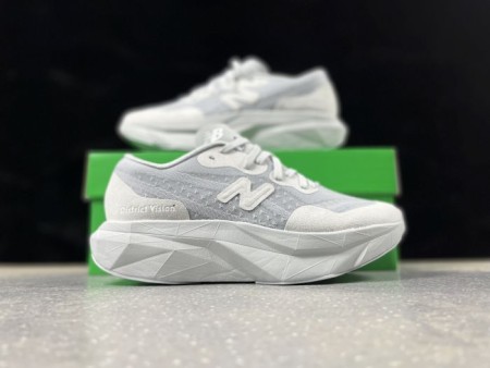 뉴발란스 x 디스트릭트 비전 퓨얼셀 슈퍼콤프 엘리트 v4  District Vision x  New Balance  Elite v4  WFCXLUM  남/여