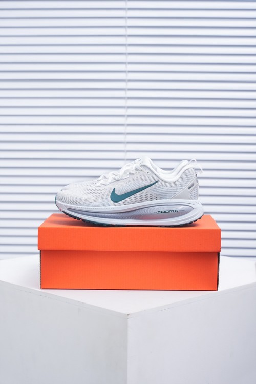 나이키 줌 보메로 18 Nike Zoom Vomero 18 HM6804-103 남/여