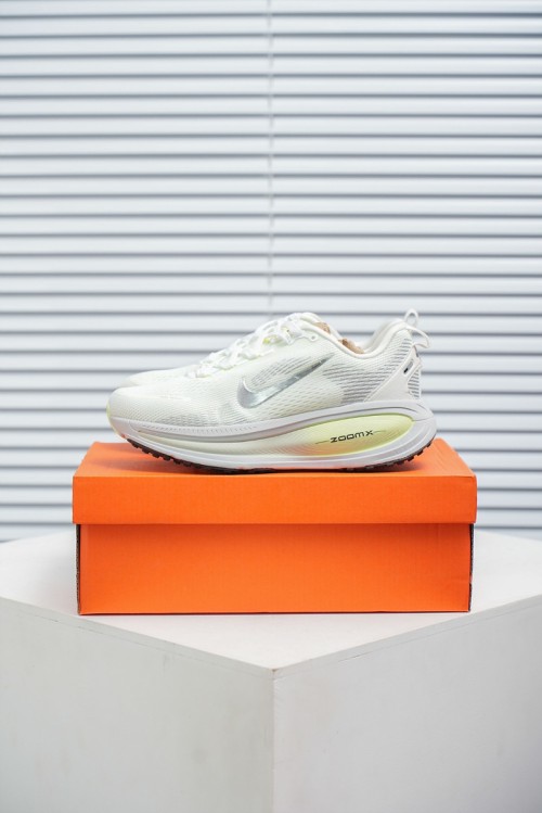 나이키 줌 보메로 18 Nike Zoom Vomero 18 HM6804-107 남/여