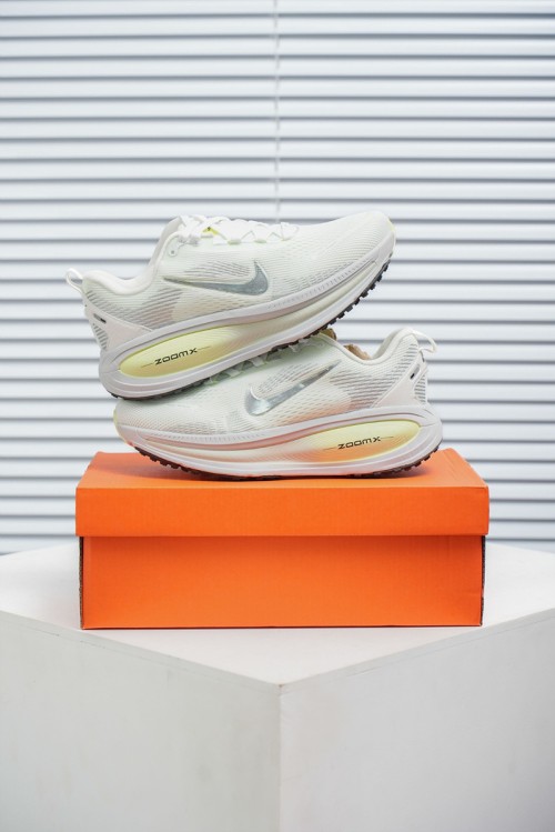 나이키 줌 보메로 18 Nike Zoom Vomero 18 HM6804-107 남/여