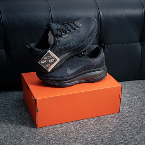 나이키 줌 보메로 18 GTX Nike Zoom Vomero 18 GTX HQ7001-001 남/여