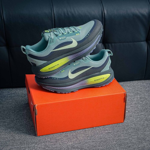 나이키 줌 보메로 18 GTX Nike Zoom Vomero 18 GTX HQ7001-300