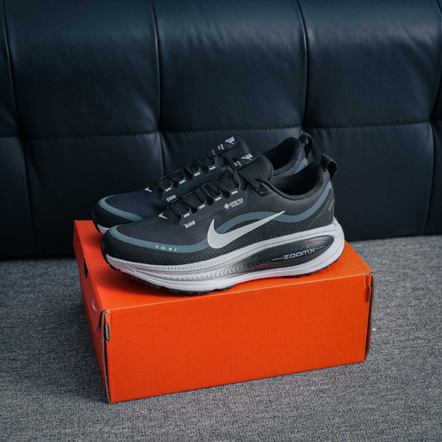 나이키 줌 보메로 18 GTX Nike Zoom Vomero 18 GTX HQ7002-002