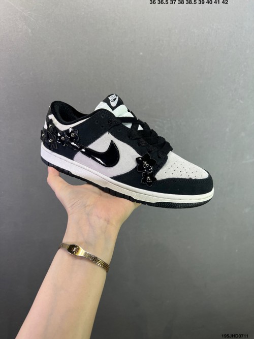 나이키 SB 덩크 로우 Nike SB Dunk Low IB2262-002 우먼스