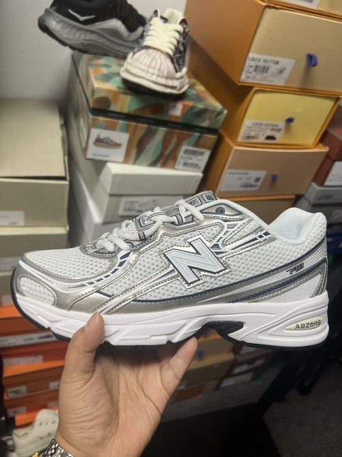 국내배송-*교환반품불가*뉴발란스 740 New Balance 740 남255사이즈 1개