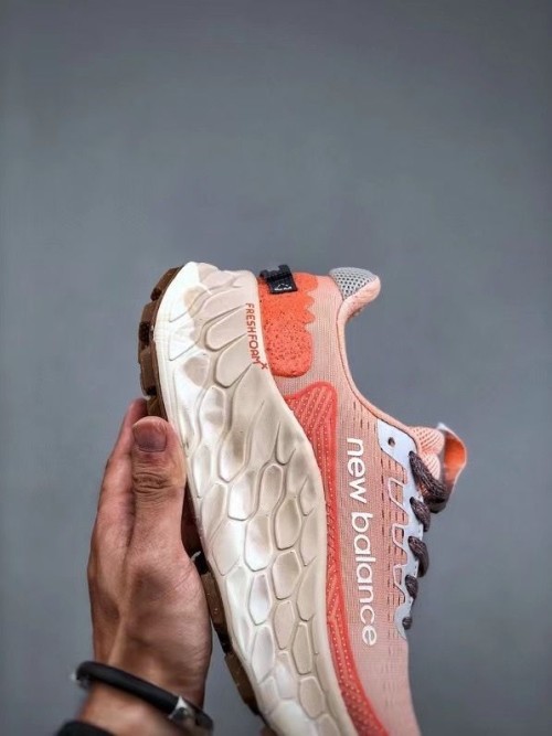 뉴발란스 프레쉬폼 X 트레일 모어 V3  New Balance Fresh Foam X Trail More V3  MTMORNGN 우먼스