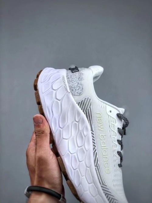 뉴발란스 프레쉬폼 X 트레일 모어 V3  New Balance Fresh Foam X Trail More V3  MTMORNGN-1 남/여