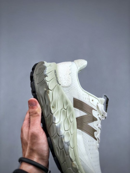 뉴발란스 프레쉬폼 X 트레일 모어 V3  New Balance Fresh Foam X Trail More V3  MTMORNGR 남/여