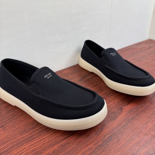 프라다 스웨이드 로퍼  Prada Suede Loafers  P26080925