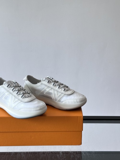 루이비통  스니커즈  Louis Vuitton  Sneakers   LV26081515